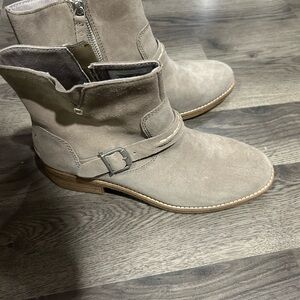 Sperry taupe/tan women’s ankle boots